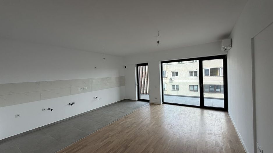 Vanzare apartament 2 camere decomandat, etaj 7, parcare, 13 Septembrie - Poză 1