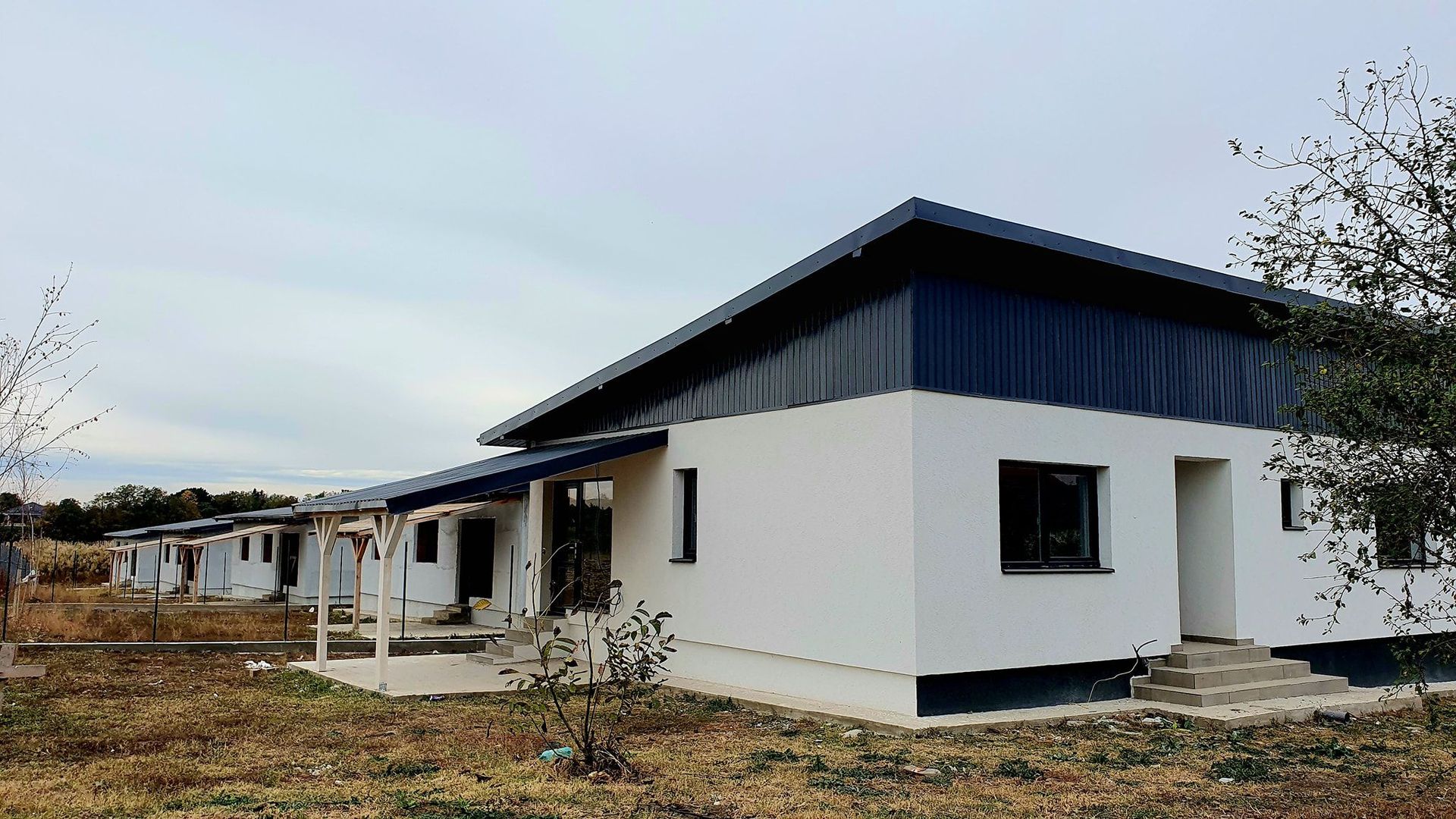 Case noi și ieftine, pe lacul Crevedia. - Poză 3