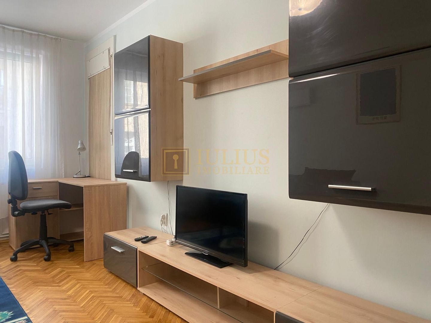 2 dormitoare, centrala proprie, bucatarie inchisa. Piața Libertatii. - Poză 8