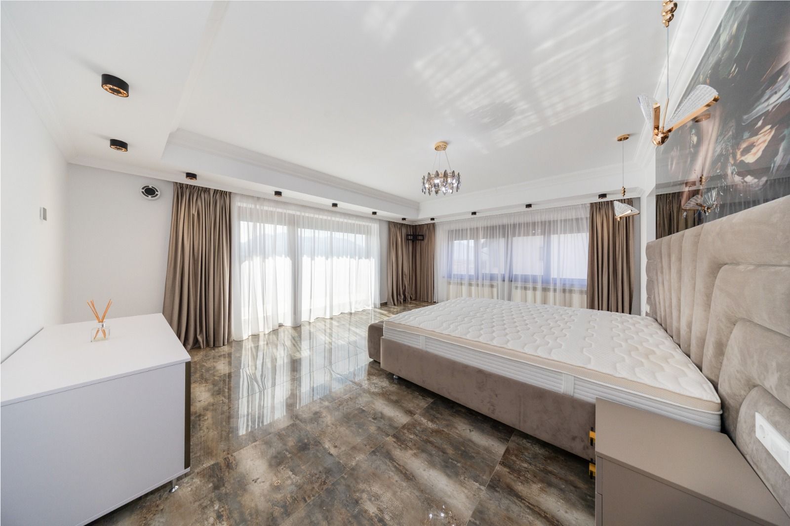 Casa 6 dormitoare+4 bai -1500 mp teren-Sacele - Poză 28