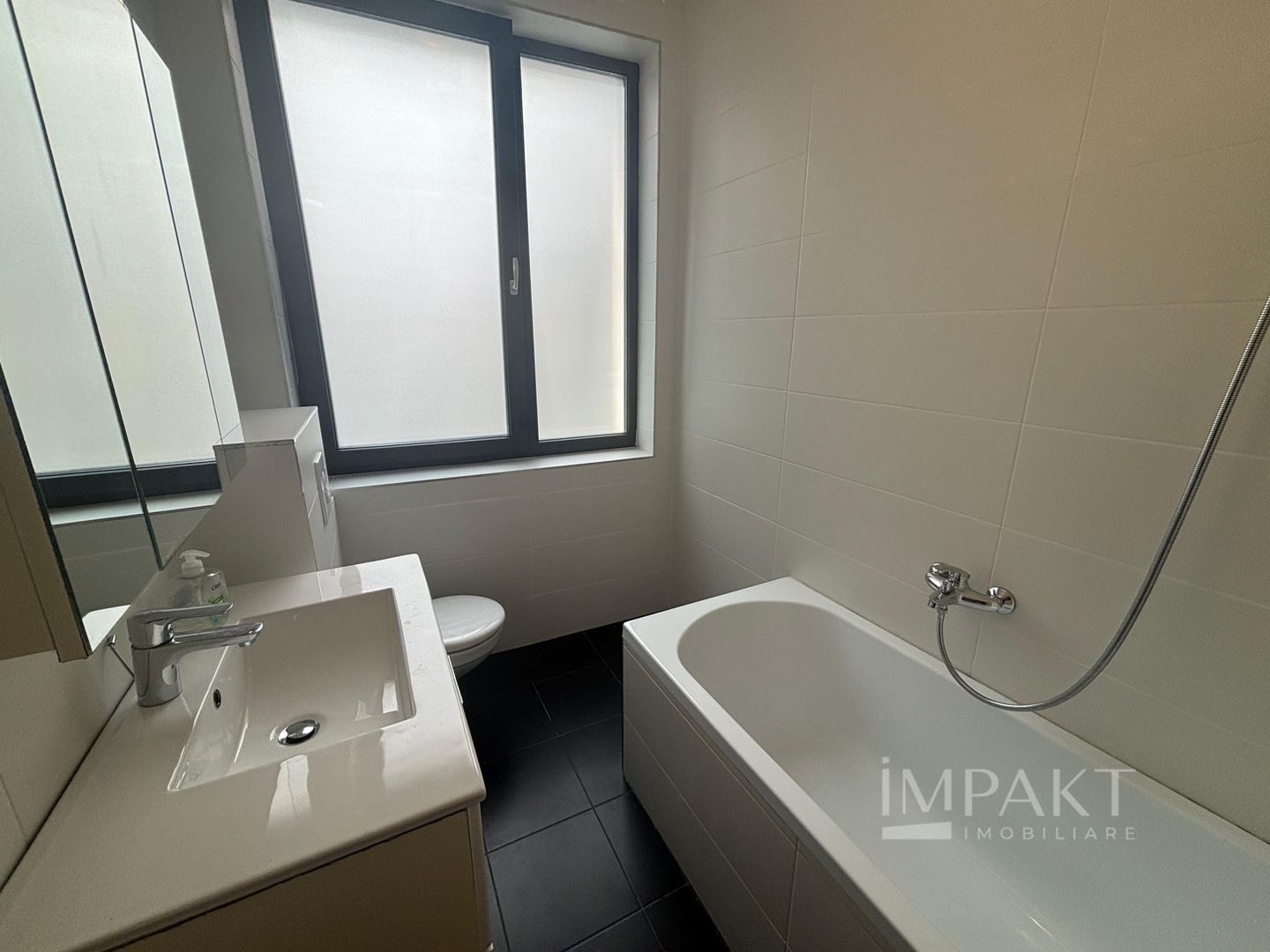 Oferim spre închiriere apartament cu 3 camere,  75mp,  zona centrala - Poză 9