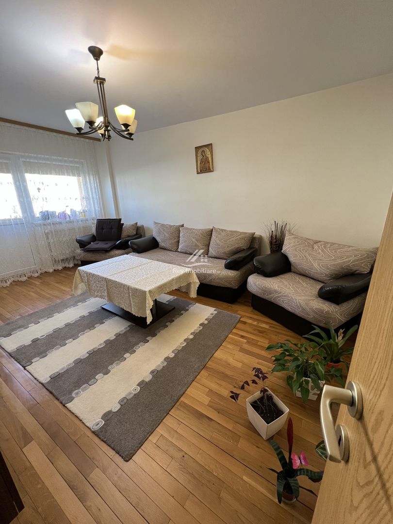 Zona Cireșica/Apartament 3 camere/2băi,balcon,logie,cămară,debara - Poză 12