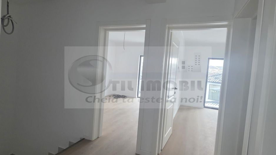 Apartament 4 camere dispus pe 2 niveluri - Poză 4