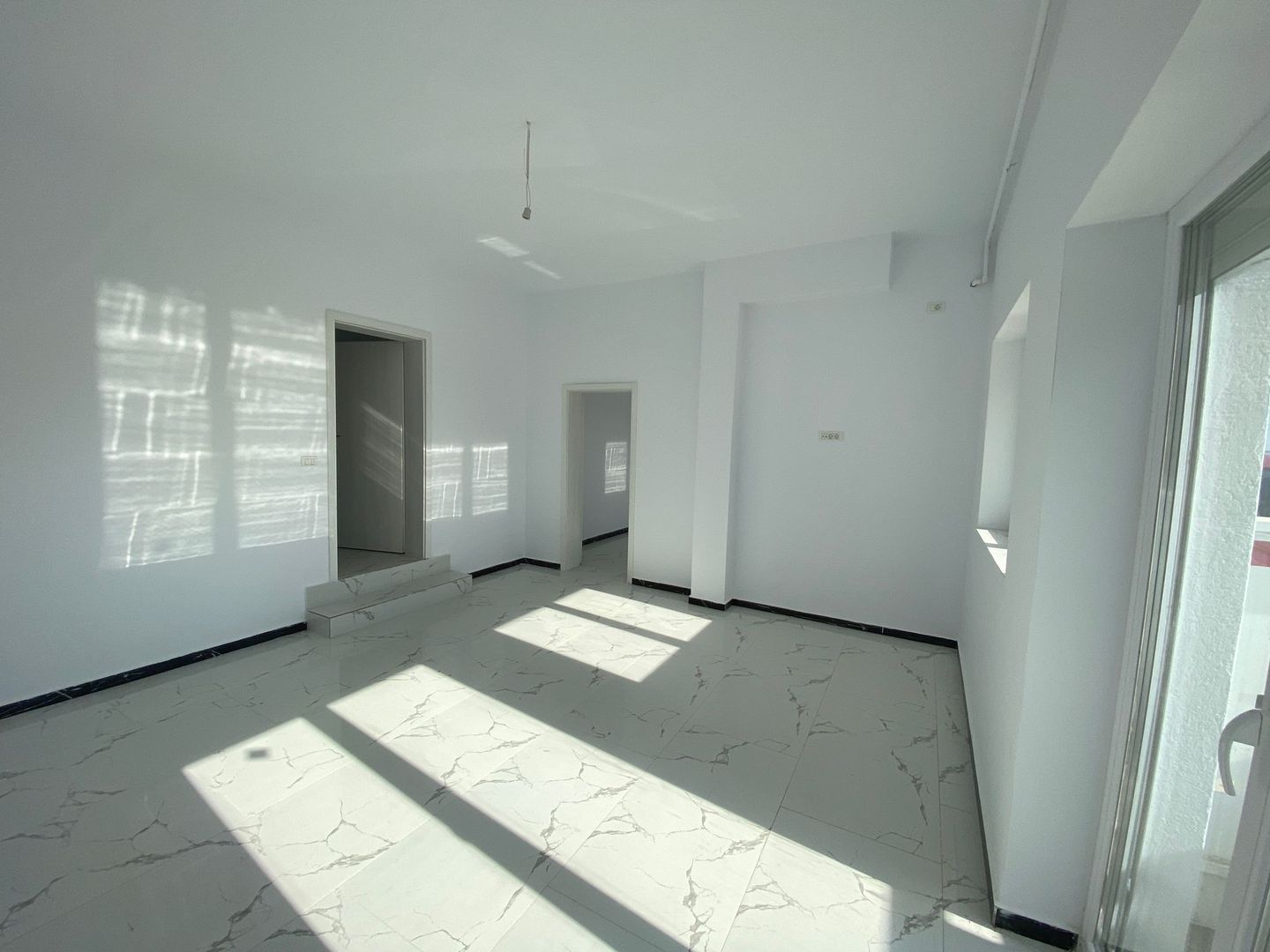 Giroc-Neptun | 3 Camere | Curte proprie | Decomandat | Lift | Disponibil imediat - Poză 2