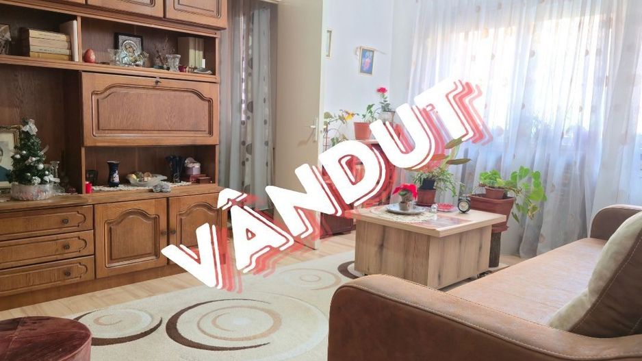 Apartament 3 camere de vânzare, Etaj 2 – Micro 2,  Reșița - Poză 1