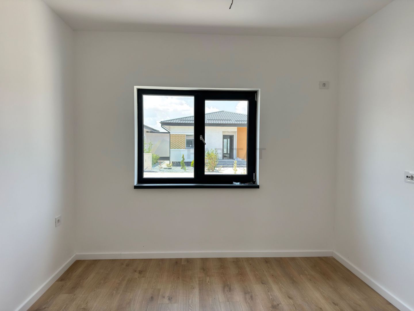 Casa 4 camere pe parter-Tunari | Teren 400 mp - Poză 6