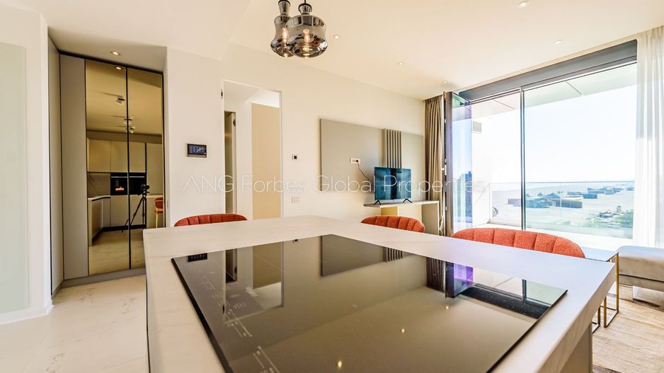 Apartamentul de la Malul Mării – Eleganță Contemporană în Inima Stațiunii - Poză 12