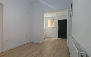 Apartament de vânzare la casă,  3 camere, plus camera Hobby,  central Sibiu. - Poză 1