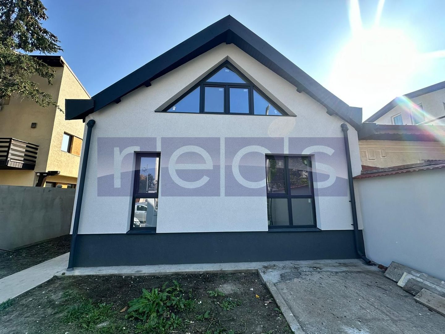 Vila 4 camere | Curte |  Zona Barbu Vacarescu  | Loc de parcare | - Poză 1