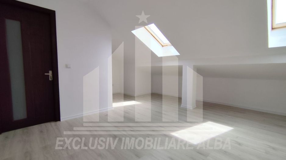 Apartament cu 5 camere decomandate, Cetate - Poză 9