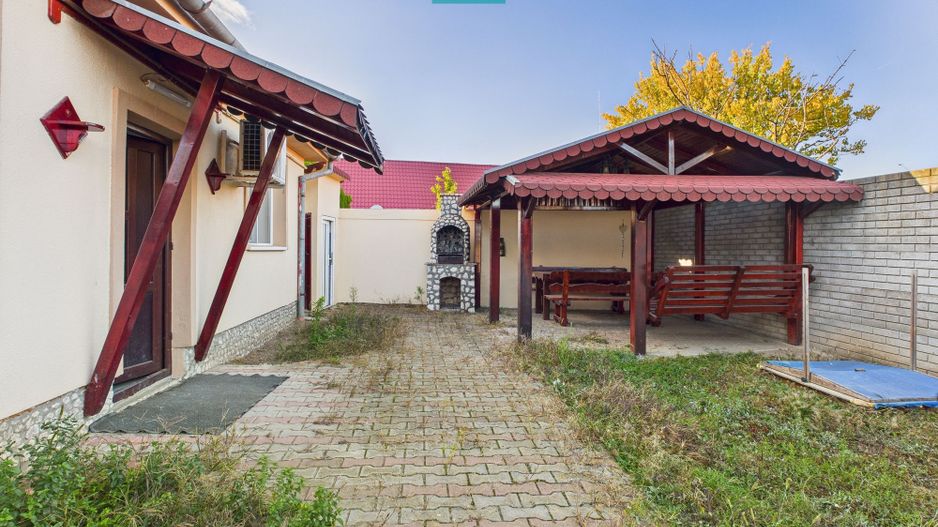 Casă spațioasă cu 4 camere în Vladimirescu - Poză 17