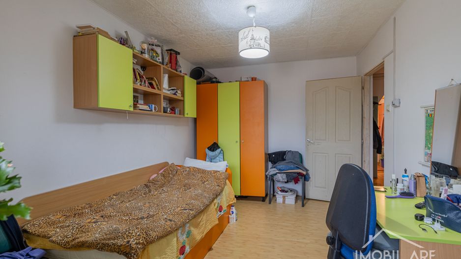 Apartament cu 3 camere de vânzare - Poză 9