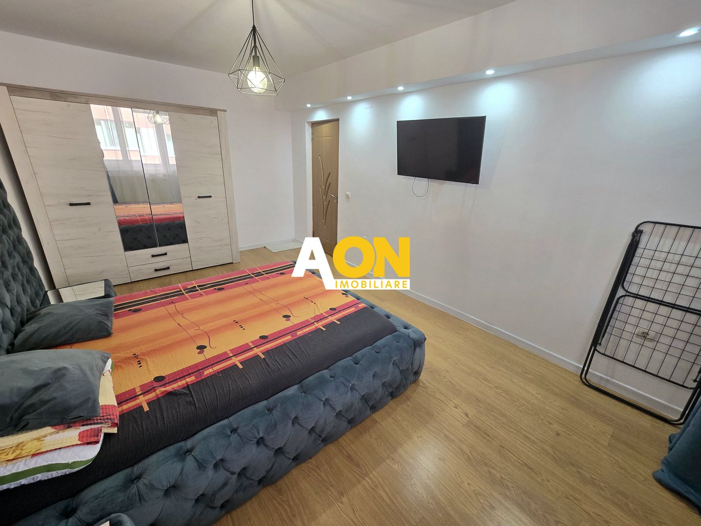 Apartament cu 3 Camere, Bloc Nou, Zona Centru - Poză 3