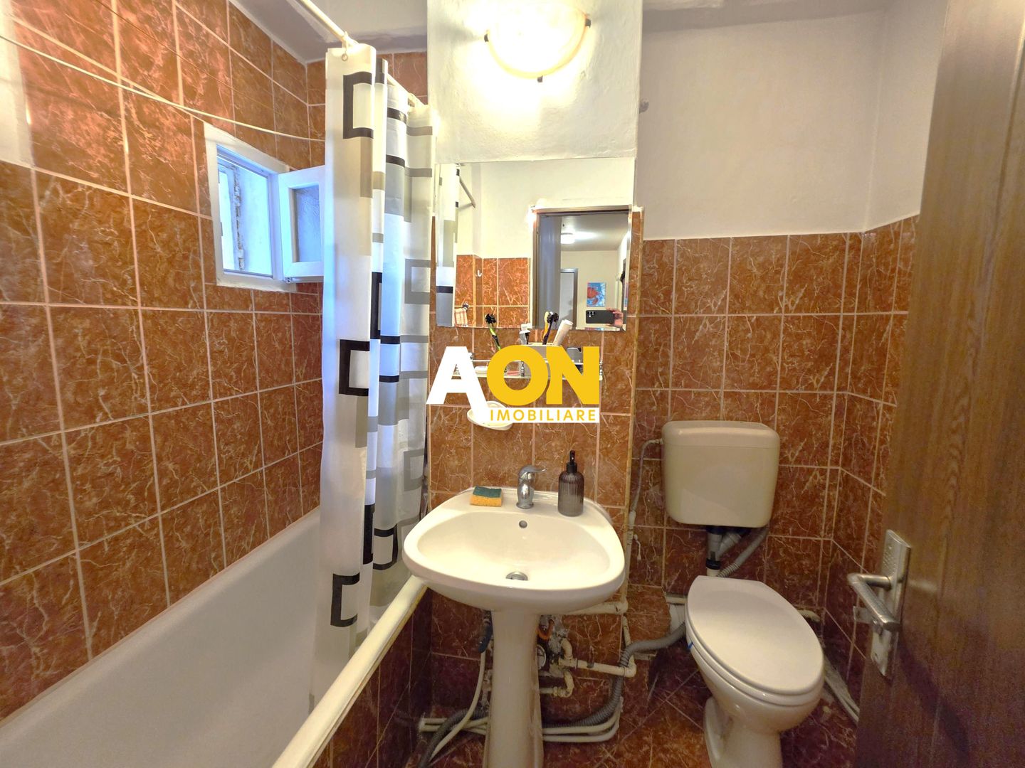 Apartament 3 camere, 2 bai, decomandat, etaj 3, Cetate, zona Stadion - Poză 7