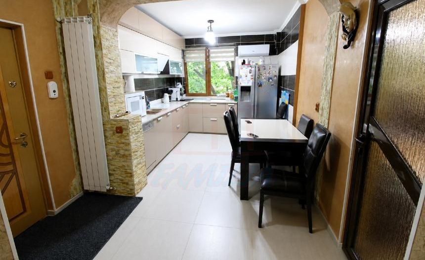 Vanzare apartament 3 camere, Micro 17, 70 mp, 99.000 EURO - Poză 3