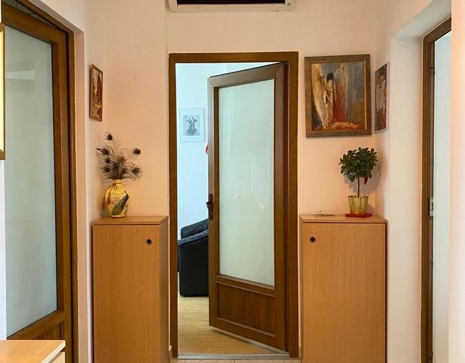 Apartament cu doua camere decomandat, piata Domenii - Poză 3