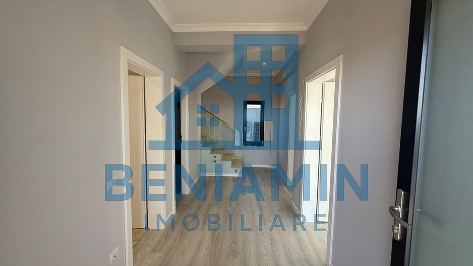 Casa Moderna-Damila-3 dormitoare-curte amenajata-La cheie-Asfalt - Poză 2