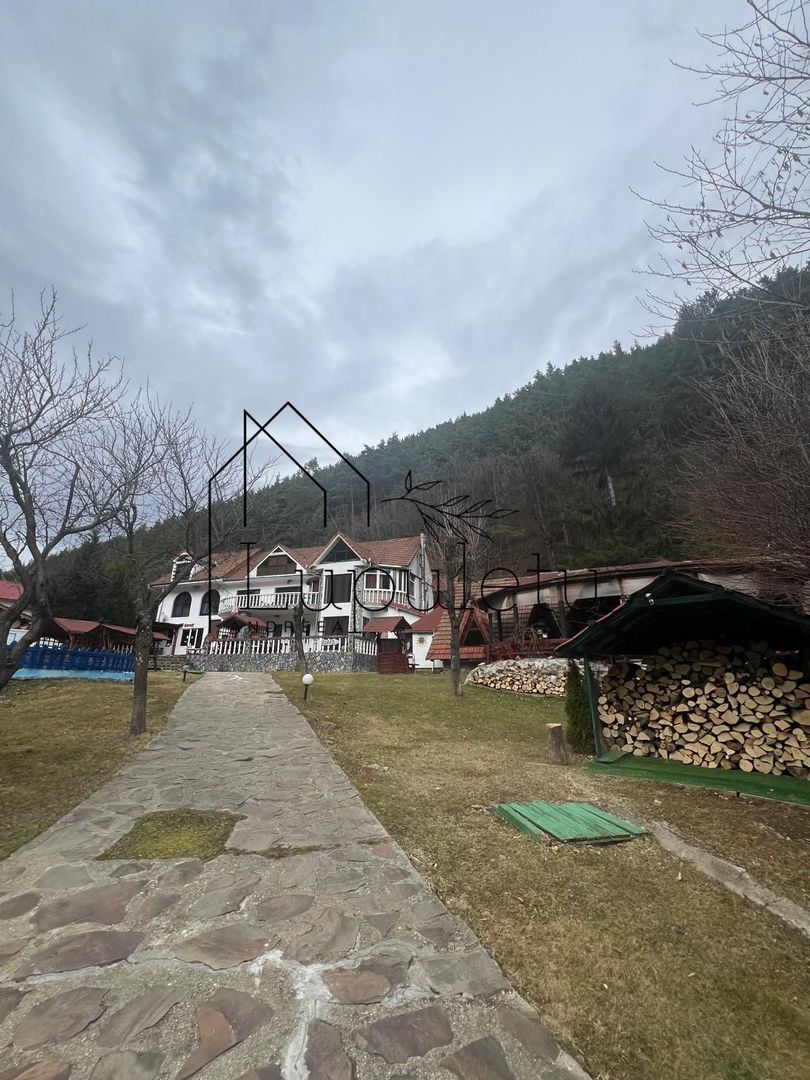 Pensiune de vânzare | 400 MPU | 10 Camere | Rasinari - Curmatura - Poză 34