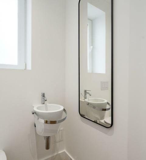 Apartament 5 Camera cu intrare proprie și curte, ideal pentru birou - Poză 12