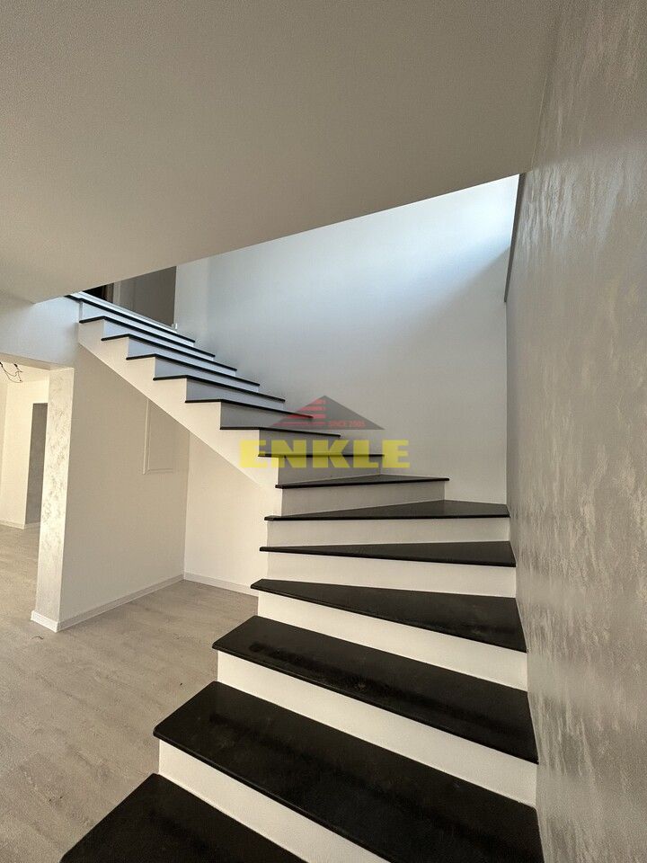 Casa de vanzare, zona Liceul Pedagogic. Pret 225.000€ Negociabil! - Poză 3