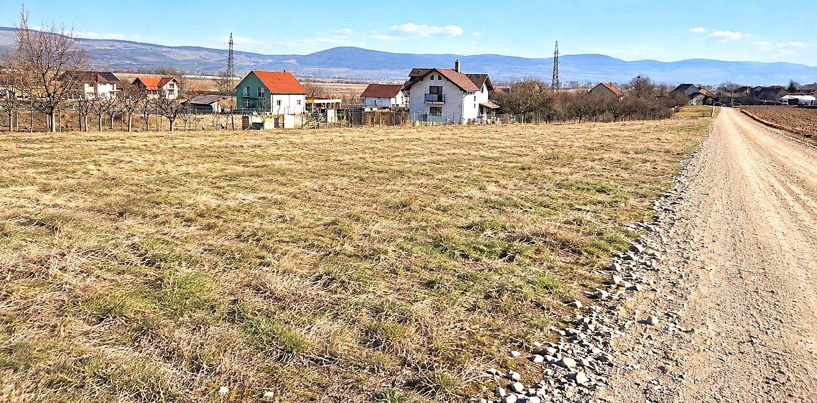 Teren zona linistita 500 mp deschidere 20 m, toate utilitatile - Poză 1