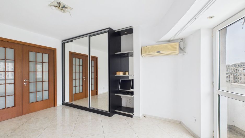 Apartament cu 3 camere de vanzare - Spatiu versatil - Rond Alba Iulia - Poză 3