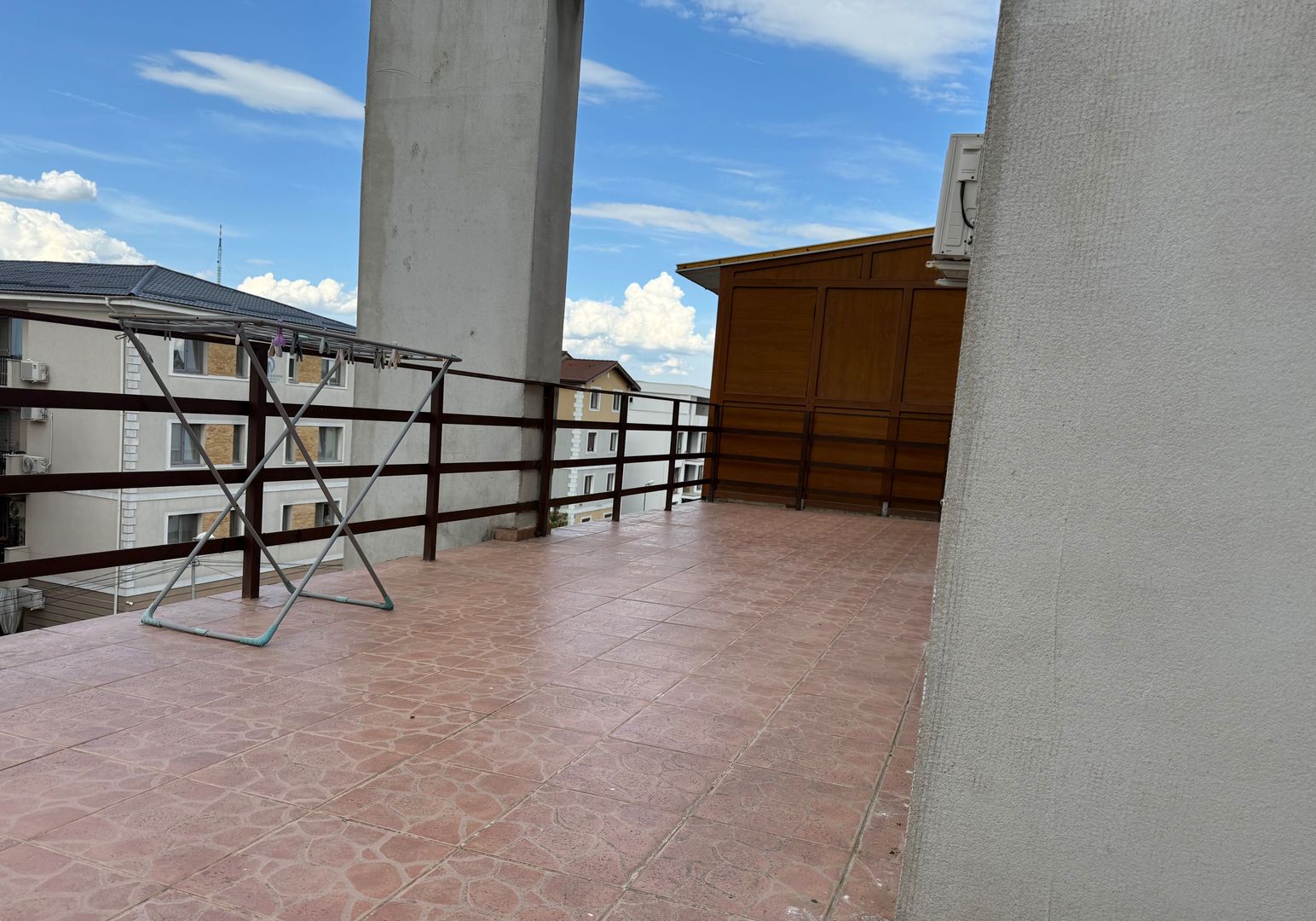 Apartament 2 cam si terasa uriasa Giroc Timis - Poză 2