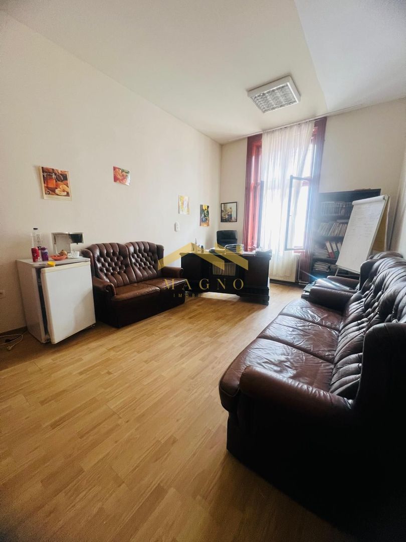 Apartament (pretabil pentru Birou ,Cabinet etc.) de vanzare in centru. - Poză 4