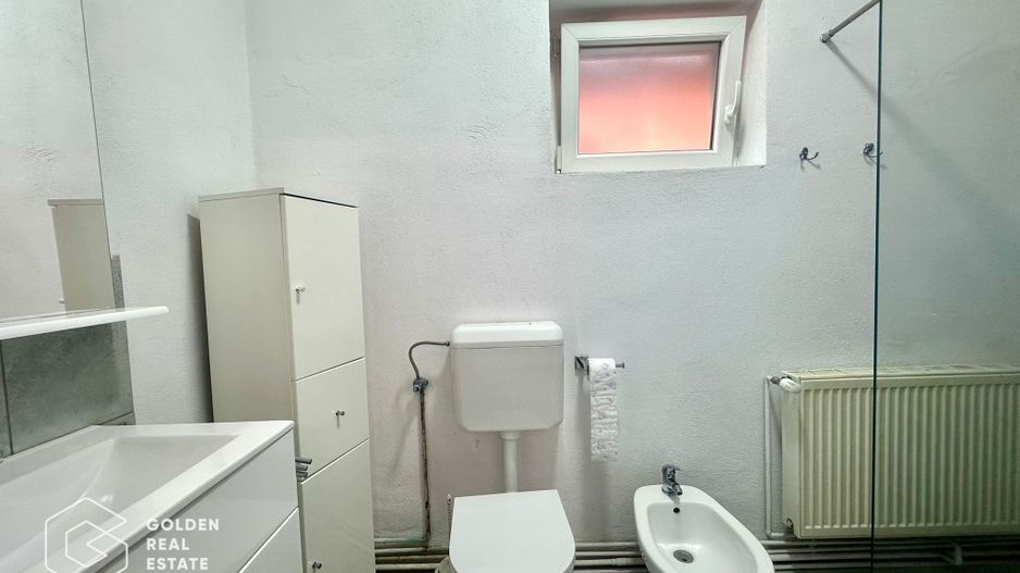 Casa centrala cu 3 camere, curte privata și gradina - Poză 11