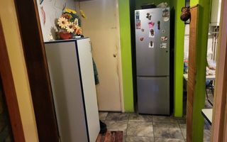 Vând apartament cu 3 camere în Dambu - Poză 4