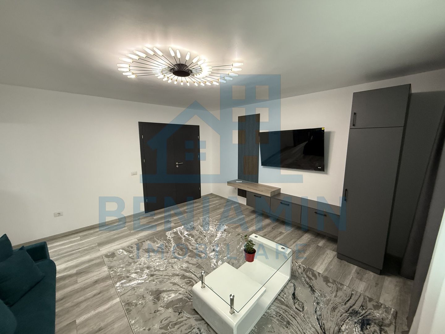 4 camere - 93mp - mobila - utilat - lux - Hotel Ramada - Poză 2