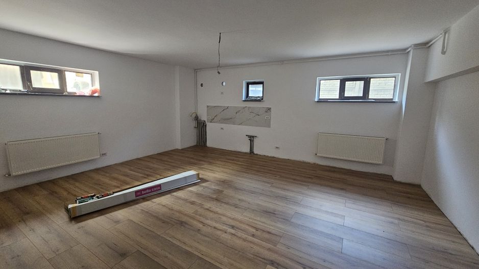 Apartament nemobilat - ideal spatiu comercial - Poză 2