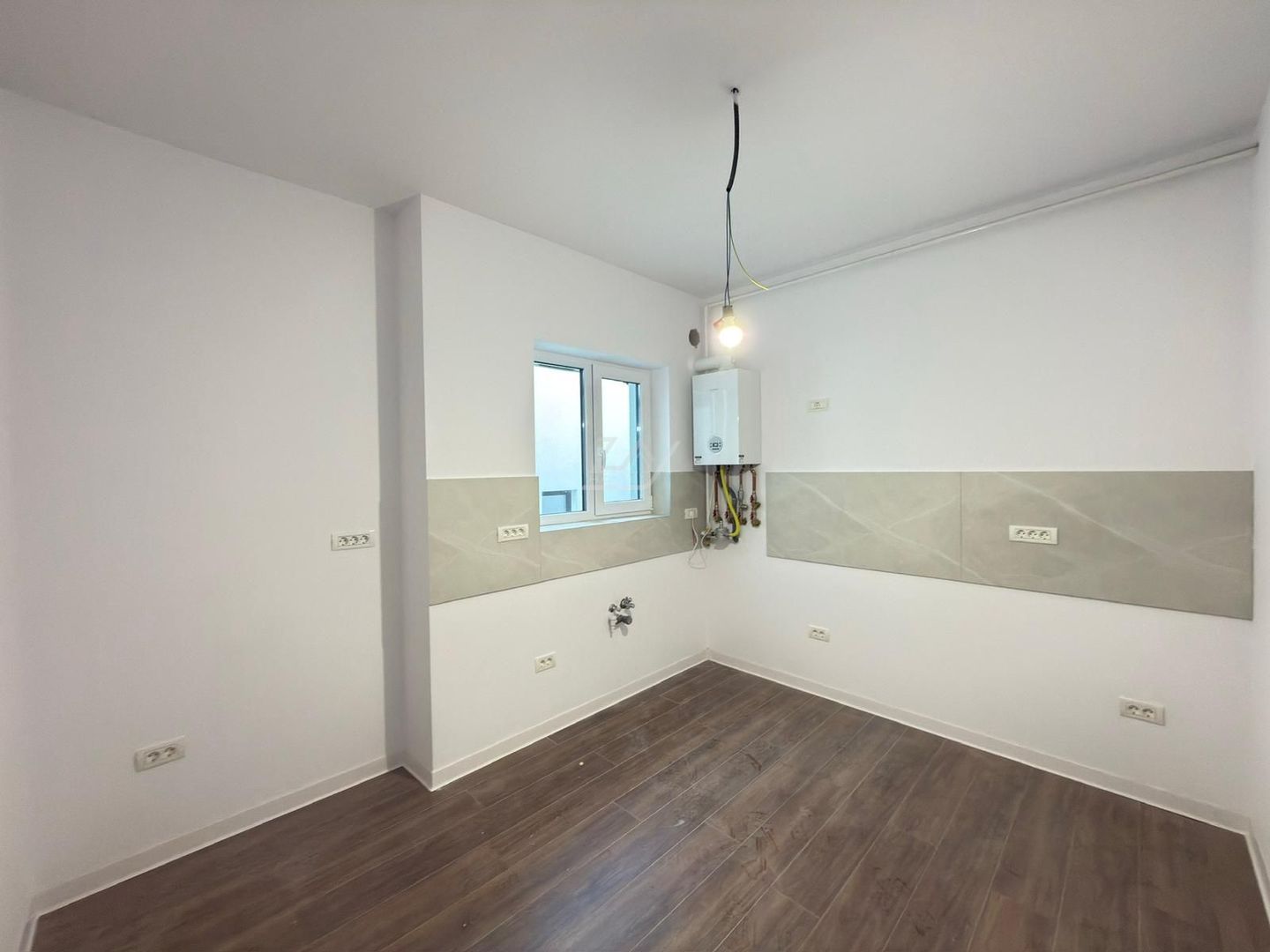 Bloc finalizat. Decomandat. 2 balcoane. Spatiu pod. - Poză 4