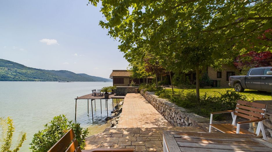 Pensiune de Lux pe Malul Dunării în Dubova - Poză 18