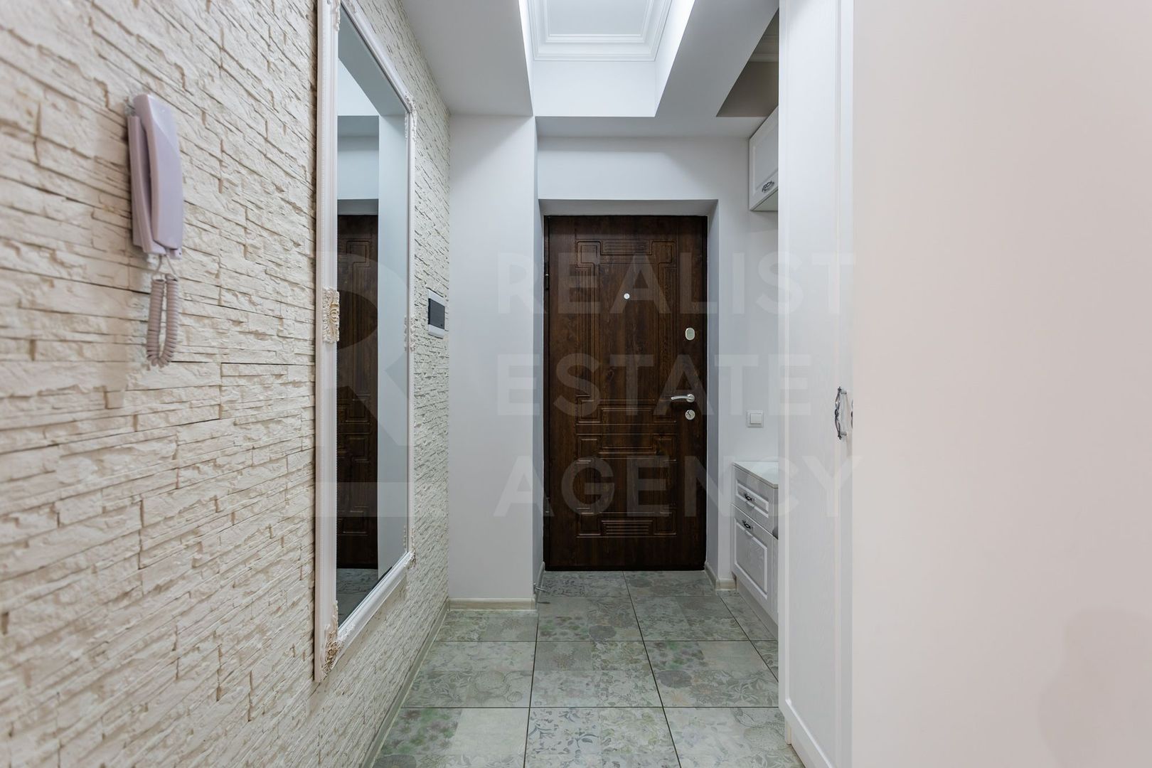 Vânzare, apartament, 2 camere+living, str. Ion Creangă, sect Buiucani - Poză 5