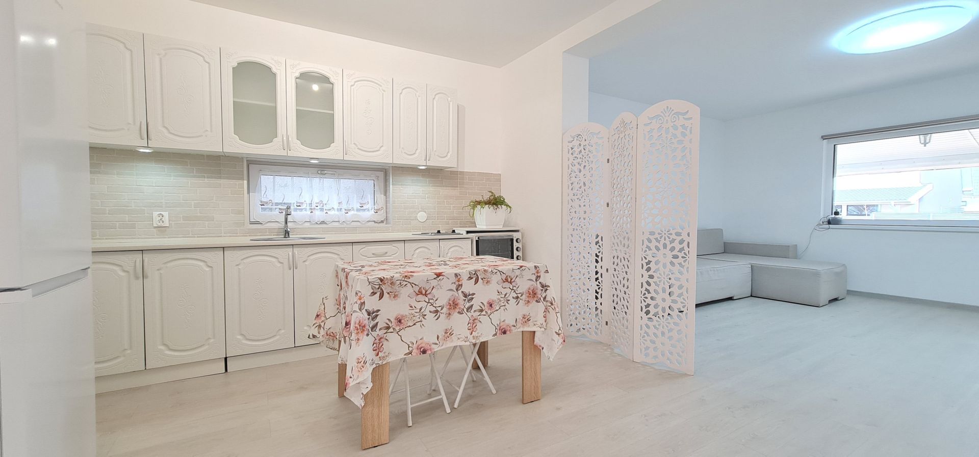 Casa cocheta semimobilata semiutilata in Cartier Izvor Tarlungeni Brasov - Poză 2