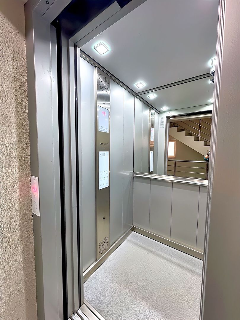 3 camere decomandat bucatarie inchisa 79mp Grand Arena parcare inclusa - Poză 24