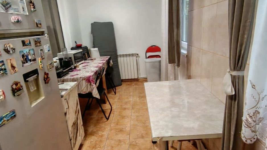De vanzare apartament 3 camere – Micro 40 – Parter cu gradina - Poză 7