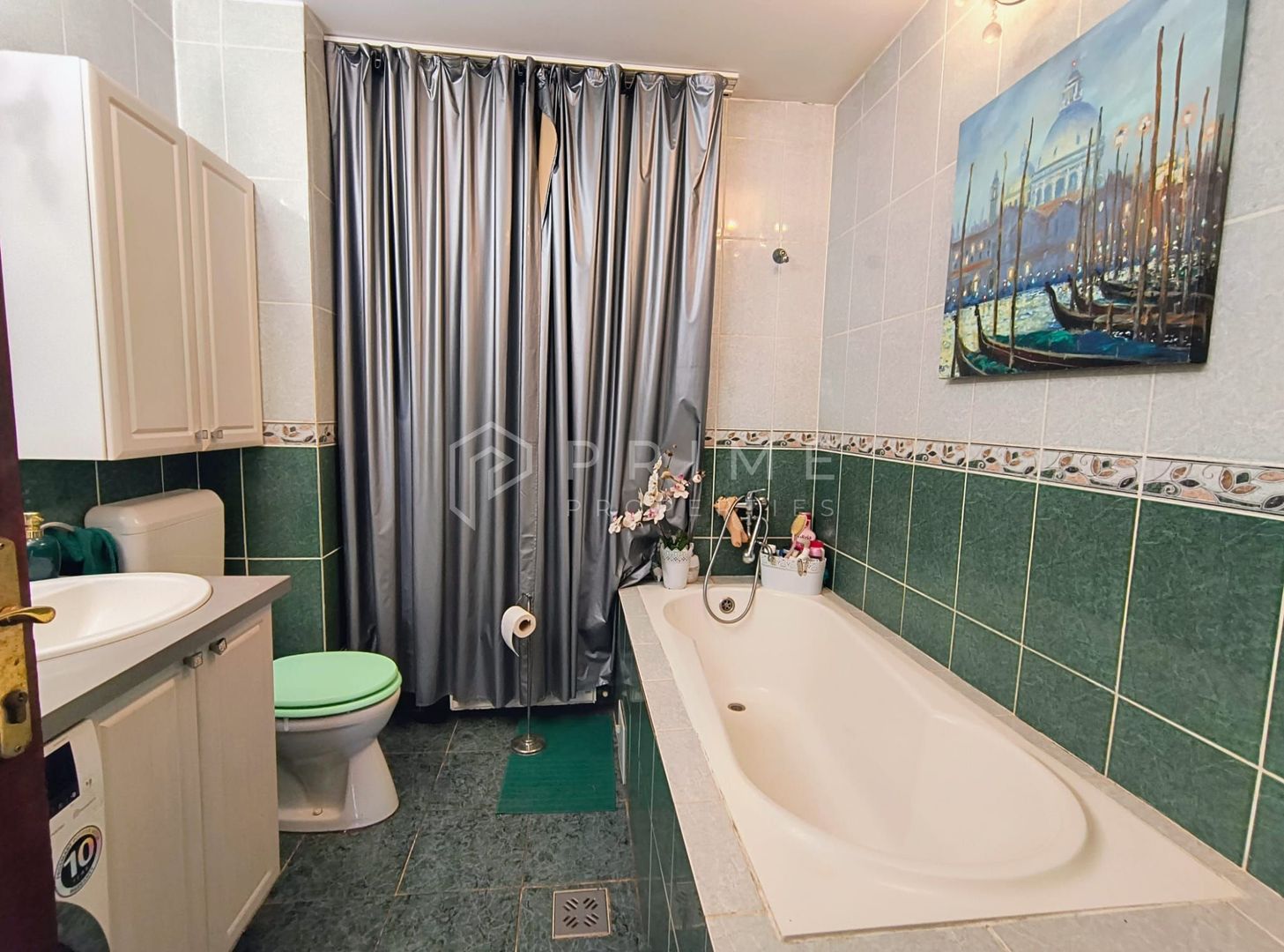 Casa perfectă pentru familie – curte, foișor cu grătar și garaj triplu - Poză 22