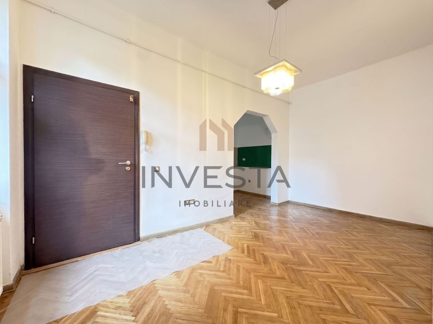 Apartament cu 2 camere de inchiriat, etaj intermediar, Central - Poză 1
