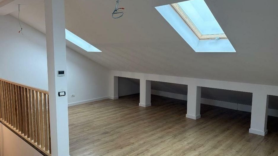 Vila moderna spatioasa - Poză 13