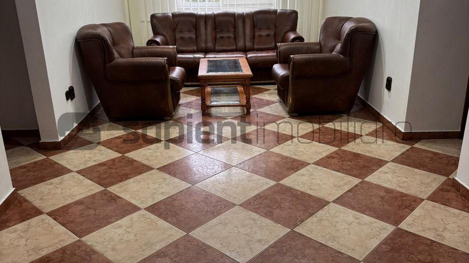 Apartament cu 4 camere in Nufarul - Poză 1