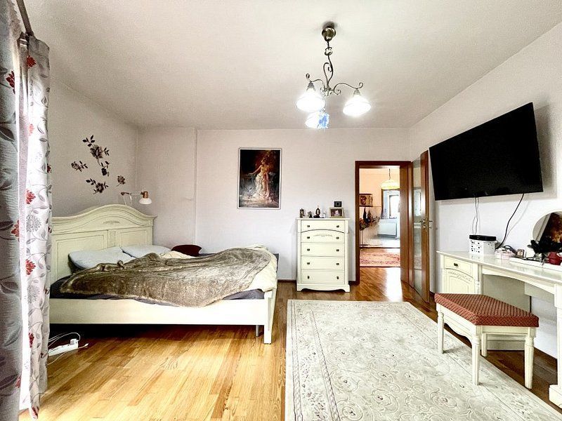 Design clasic, pozitie centrală - casă  în Dumbrăvita - Poză 12