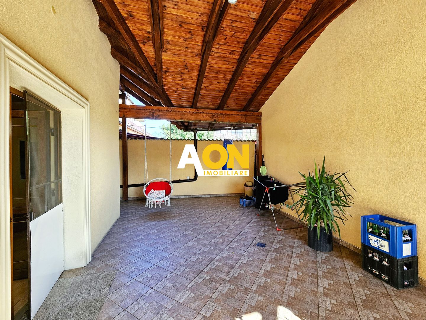 Casa renovata, 4 camere, 2 terase, mobilata, utilata, 568 mp teren - Poză 3