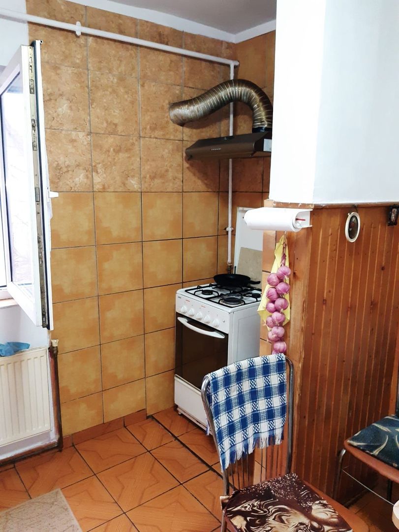 3 camere decomandat vedere pe 2 parti CENTRALA zona Dambovita - Poză 2