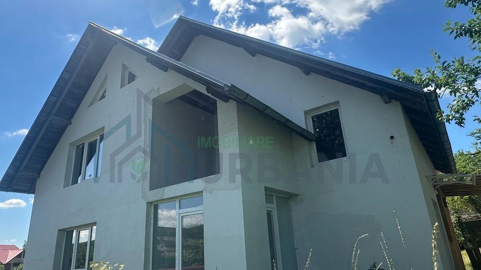 Casă P+M cu 2.400 mp teren intravilan, două deschideri la stradă – Tătăruși, Iași - Poză 1