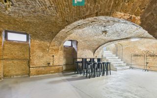 Eleganță subterană - pivniță exclusivistă Arad - Poză 36