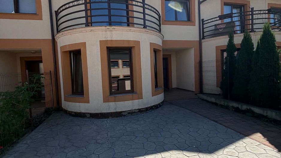 Casă de închiriat | 120 mp | 3 dormitoare | Curte + Terasă | 600 €/lun - Poză 1