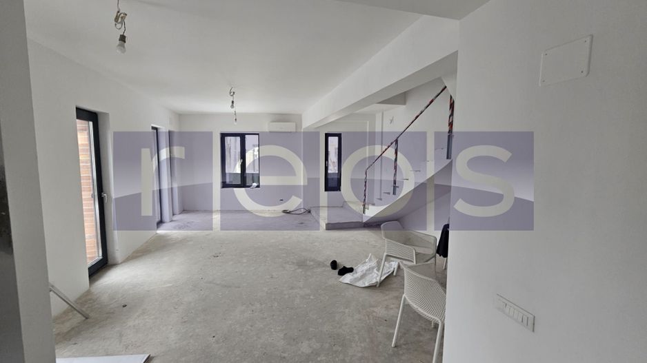 Vilă D+2+M | 4 parcări private | 3 apartamente cu intrări separate - Poză 2