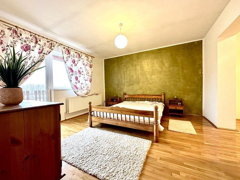 Casa la intrare în Ghiroda - Poză 18